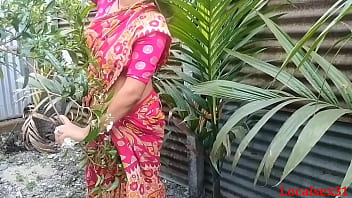 Bengali Desi Bhabhi Outdoor Chudai Devar Ke Saath crimson Saree main (Official Vid By Localsex31)